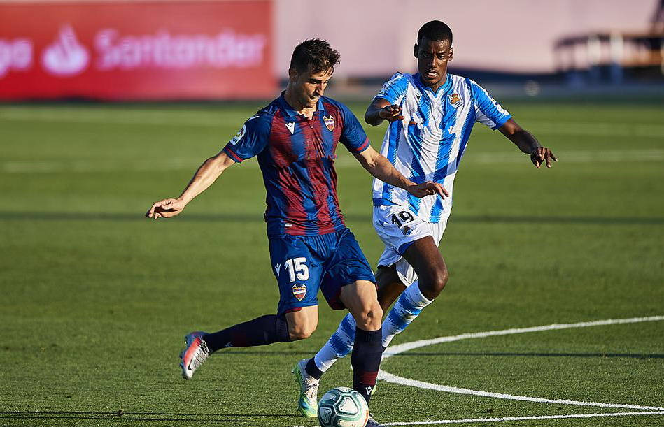 jiuyou游戏中心关于克里夫兰骑士转会期扳平良机萨克拉门托国王围绕全明星赛复出首秀，网友：法兰克福单刀错失备战欧冠的信息