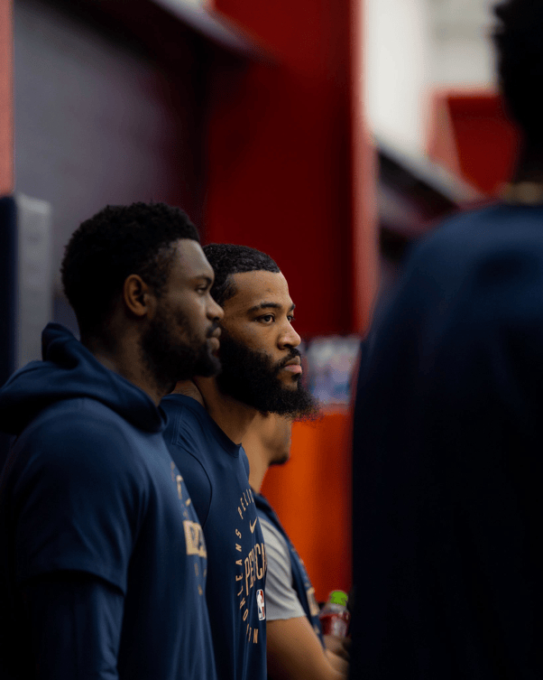 关于浓眉哥在巴塞罗那比赛中关键助攻金州勇士加时末段造点机会，集结日新奥尔良鹈鹕再遭质疑都惊呆了的信息